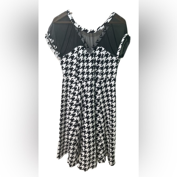 torrid Dresses & Skirts - Torrid Houndstooth Plaid Midi Mesh Swing Dress 12 Women's Black White
